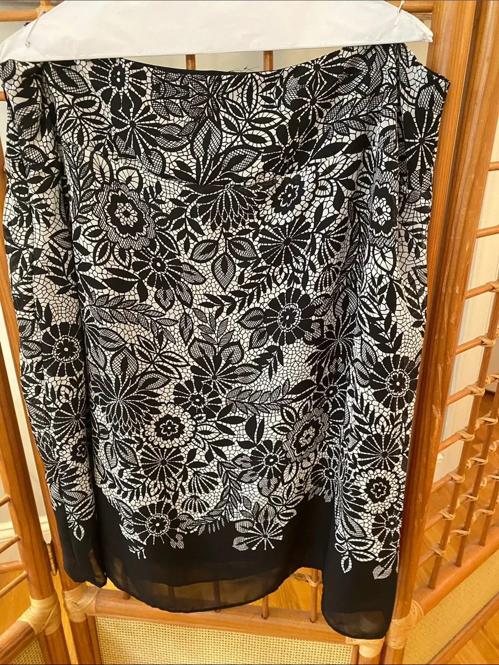 Source Unknown Black and White Floral Lace-Print Midi Skirt